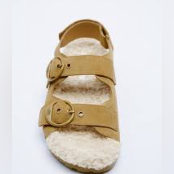 NWT. Zara Brown Faux Fur Lined Buckled Flat Leather Sandal. Size 8. - Picture 3 of 7